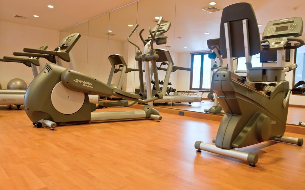 Hansar Samui Resort & Spa - Sha Extra Plus Bophut Exterior foto A typical gym